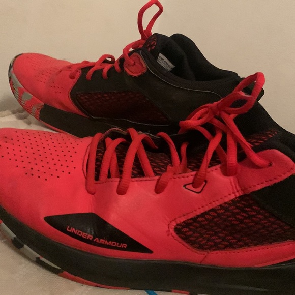 Size 9 red and gray - Picture 4 of 4